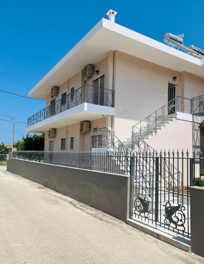 Koulouras Holiday Apartments Nikolaiika Luaran gambar